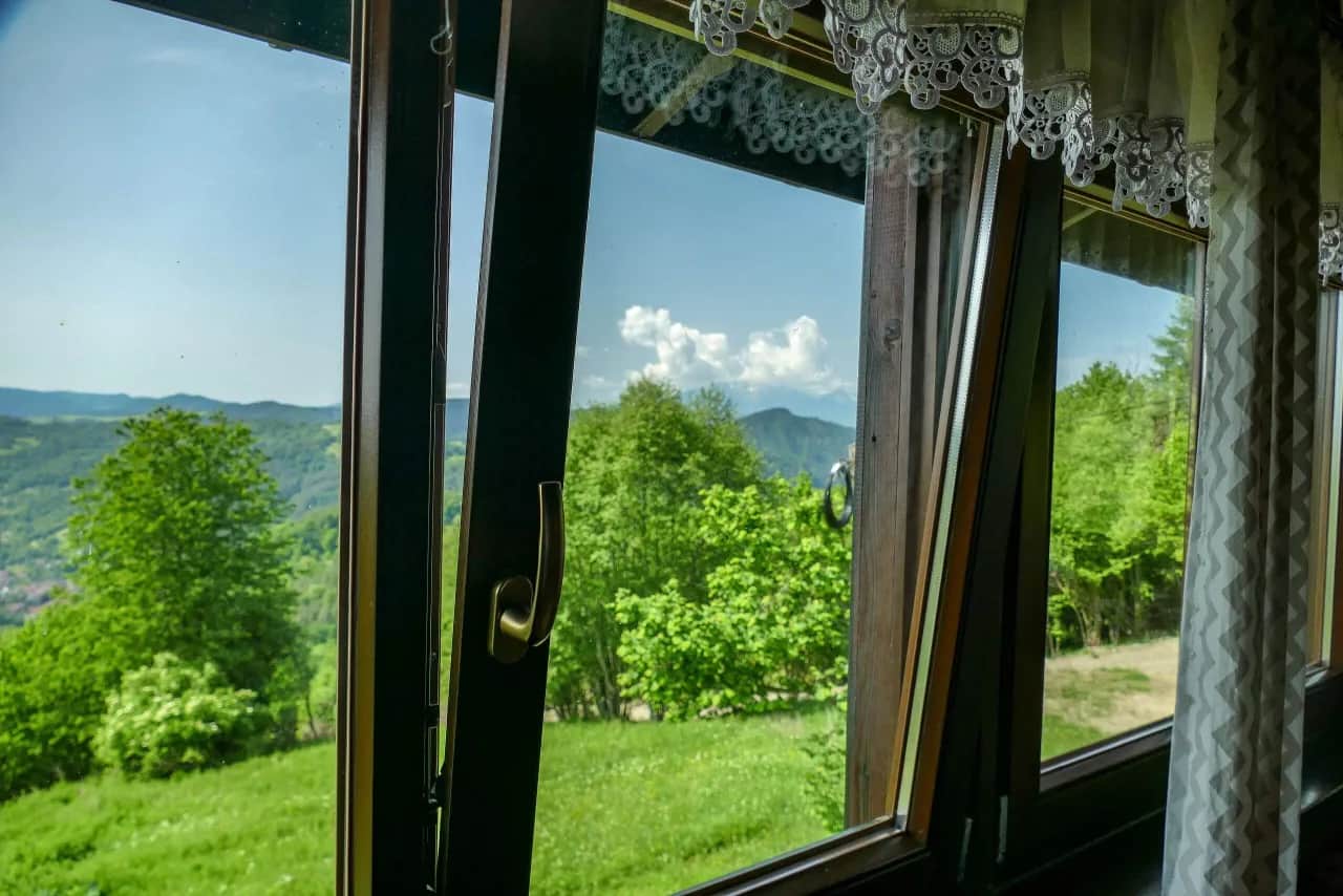 Bacówka pod Bereśnikiem: Czy to najlepsze widoki i pierogi w Beskidach?