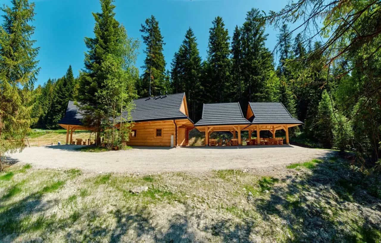 Bacówka u Winiarskich: Kompletny przewodnik po idealnym urlopie w Gorcach