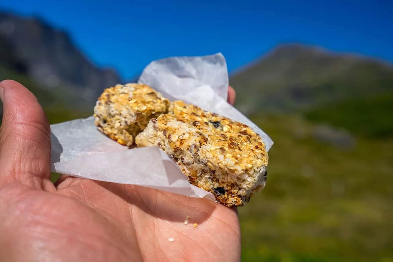 Co jeść w górach na szlaku? Sprawdzone patenty na energię!