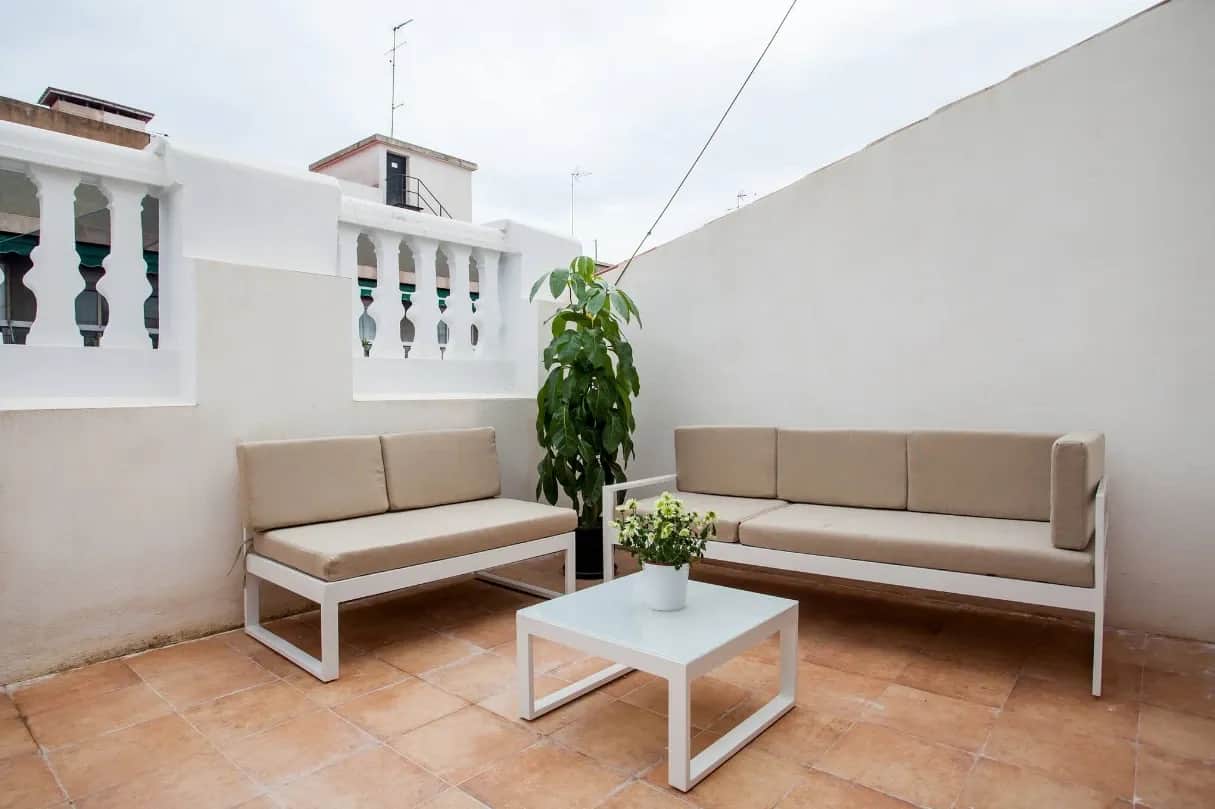 Koszty noclegów w Polsce: Jak oszczędzić i uniknąć ukrytych opłat?